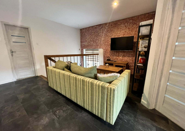 Na predaj 2-podlažný dom so záhradou a garážou v Nadabulej