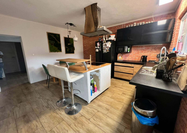 Na predaj 2-podlažný dom so záhradou a garážou v Nadabulej