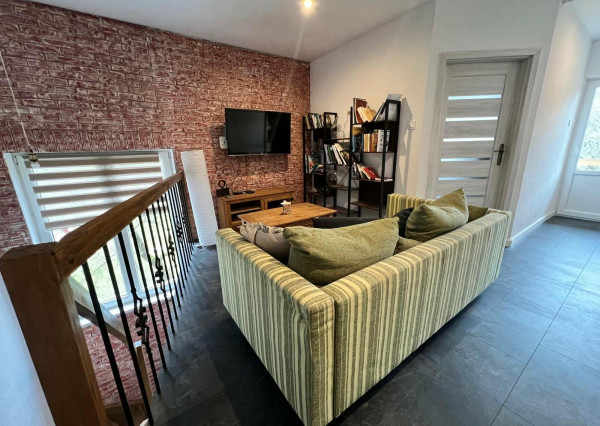 Na predaj 2-podlažný dom so záhradou a garážou v Nadabulej