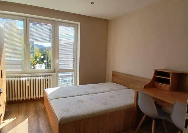 NA PREDAJ 3-IZBOVÝ BYT RENOVOVANÝ, VARGOVÉ POLE - ROŽŇAVA