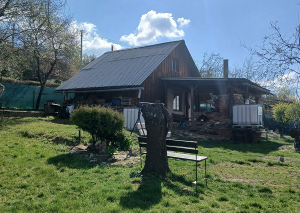 Exkluzívne na predaj- Slnečná záhrada s chatkou a altánkom