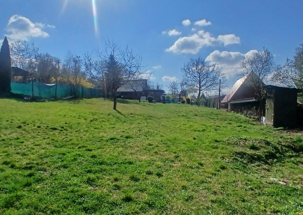 Exkluzívne na predaj- Slnečná záhrada s chatkou a altánkom