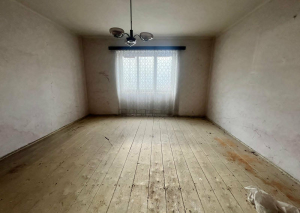 NA PREDAJ RODINNÝ DOM S ROZSIAHLÝM POZEMKOM, KUNOVA TEPLICA