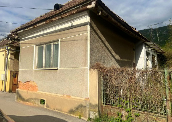 NA PREDAJ RODINNÝ DOM S ROZSIAHLÝM POZEMKOM, KUNOVA TEPLICA