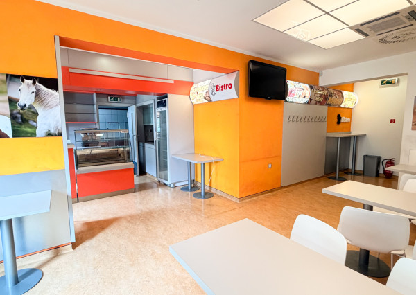 NA PRENÁJOM – KOMPLETNE ZARIADENÉ BISTRO V POPRADE