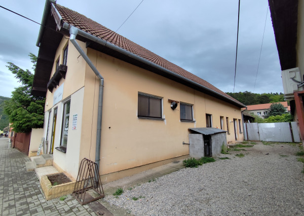 Dom v centre Plešivca na predaj