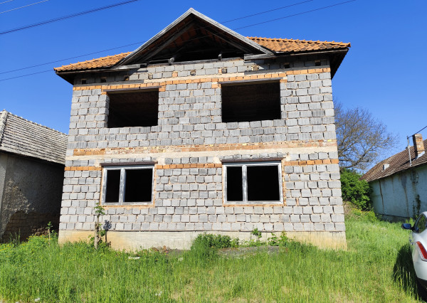 Dlhá Ves - na predaj rozostavaný rodinný dom