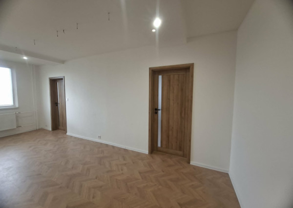 NA PREDAJ KOMPLETNE ZREKONŠTRUOVANÝ 4-IZBOVÝ BYT S BALKÓNOM