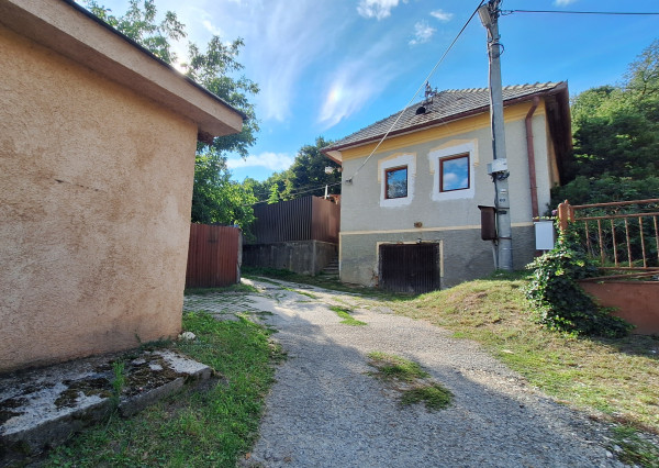 RODINNÝ DOM NA PREDAJ V MESTE ROŽŇAVA