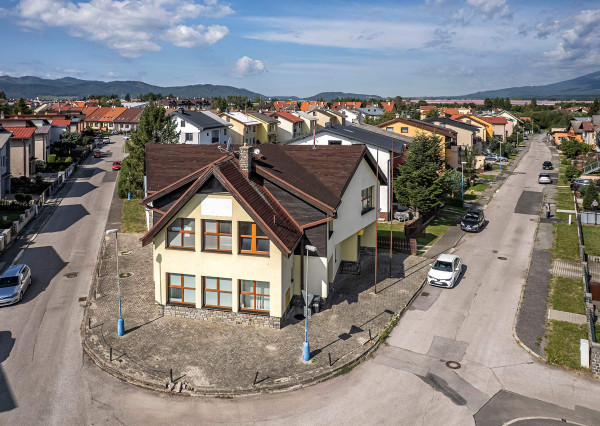 Reprezentatívna administratívna budova na predaj–Poprad Veľká
