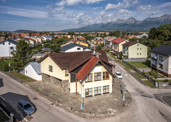 Reprezentatívna administratívna budova na predaj–Poprad Veľká