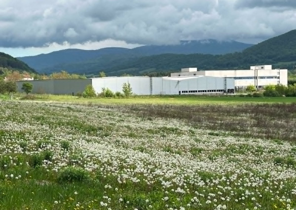 INVESTIČNÝ POZEMOK PRI PRIEMYSELNEJ ZÓNE V ROŽŇAVE – 7912 m²