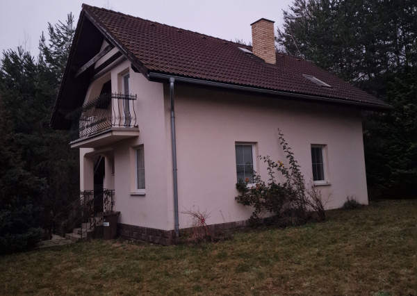 CBF Reality Vám ponúka na predaj rodinný dom v Rožňave, na tichom mieste obklopený prírodou a bez susedov .