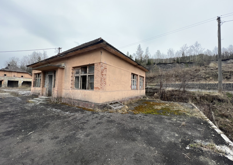 Na predaj budova v obci Nižná Slaná - fotografia 1