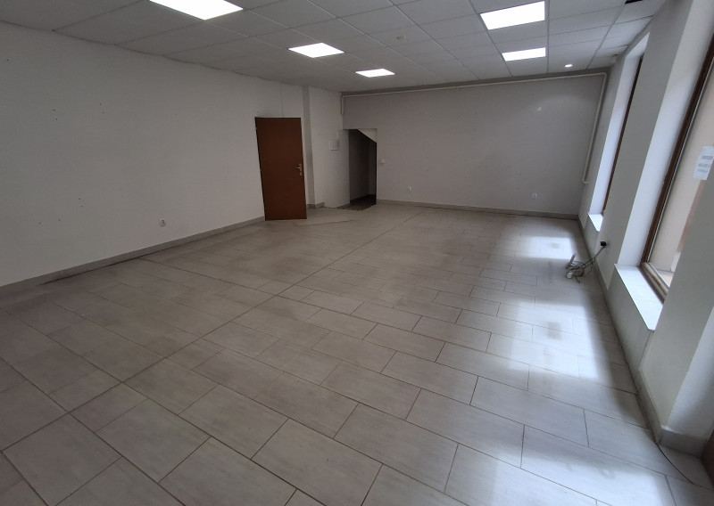 Na prenájom obchodné/ kancelárske priestory v centre Rožňavy - fotografia 1