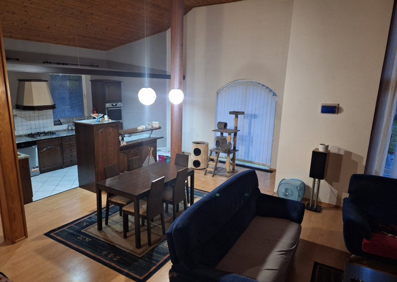 MODERNÝ RODINNÝ DOM NA PREDAJ V ROŽŇAVE - fotografia 3