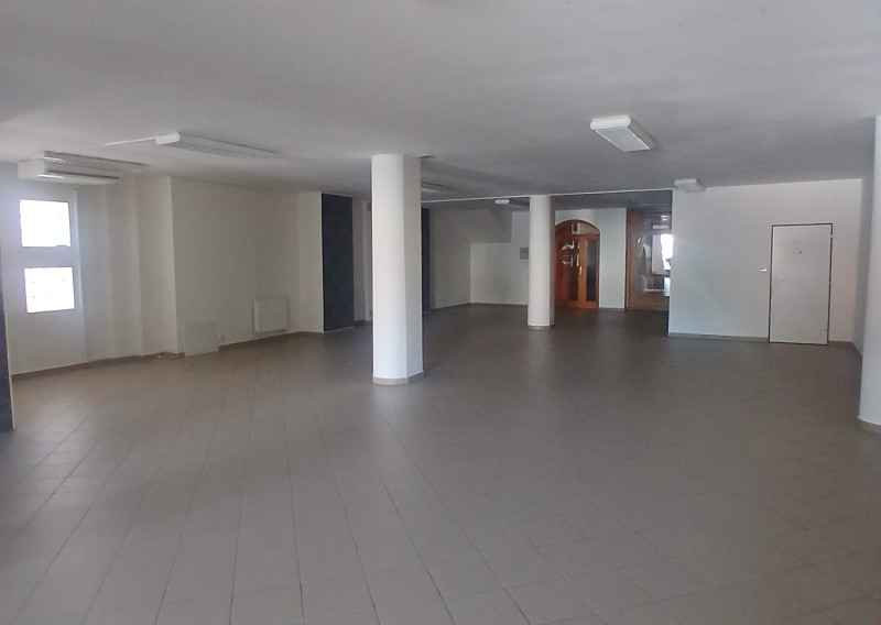 PRENÁJOM KOMERČNÉHO PRIESTORU V CENTRE MESTA O VÝMERE 180 m2 - fotografia 3
