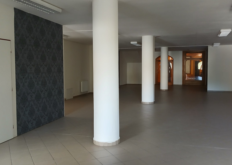 PRENÁJOM KOMERČNÉHO PRIESTORU V CENTRE MESTA O VÝMERE 180 m2 - fotografia 2