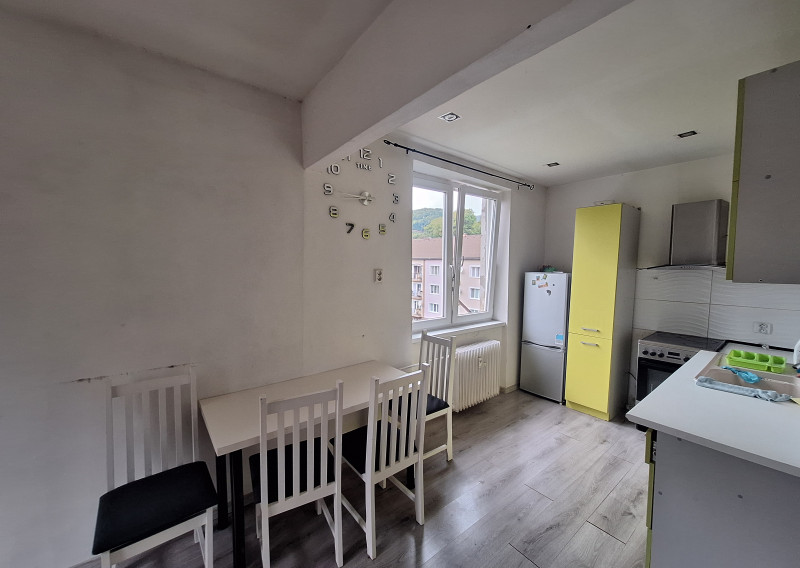 3-IZBOVÝ BYT NA PREDAJ V MESTE DOBŠINÁ ! - fotografia 3