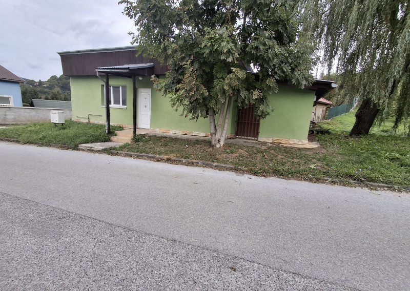 PREDAJ NEHNUTEĽNOSTI NA SÍDLISKU PODRÁKOŠ V ROŽŇAVE ! - fotografia 2