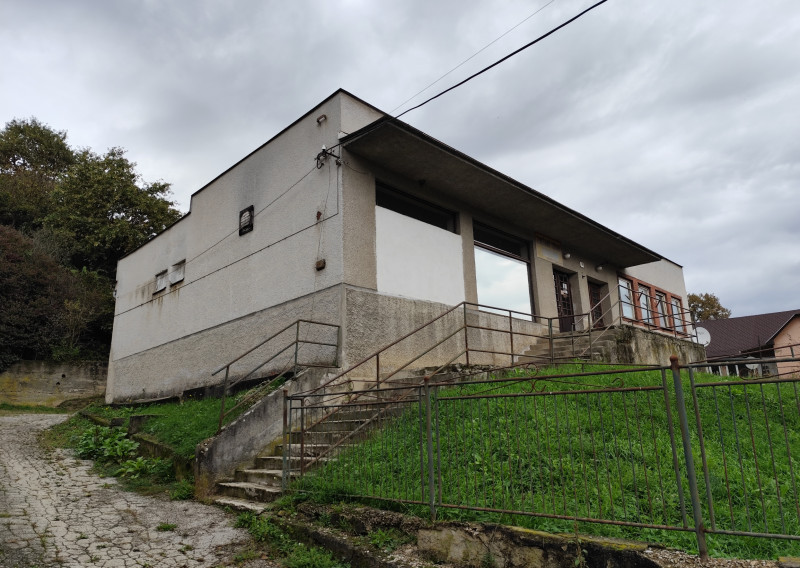 Meliata - na predaj  budova predajne - fotografia 1