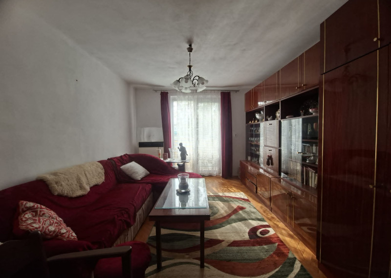 NA PREDAJ PRIESTRANNÝ 2-IZBOVÝ BYT S BALKÓNOM, VARGOVÉ POLE - fotografia 2