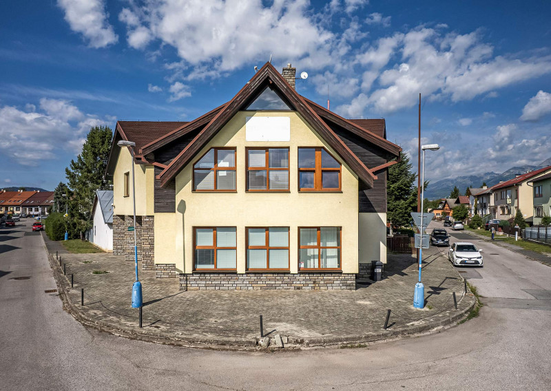 Reprezentatívna administratívna budova na predaj–Poprad Veľká - fotografia 1