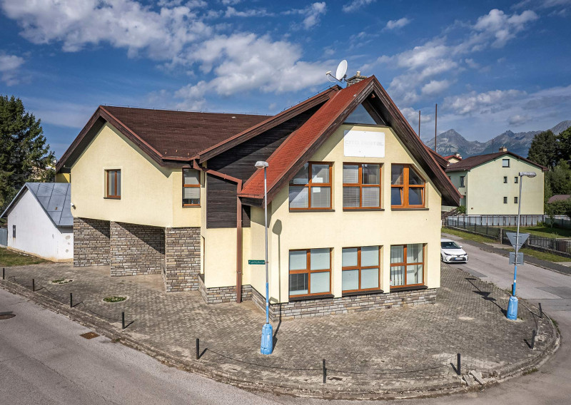 Reprezentatívna administratívna budova na predaj–Poprad Veľká - fotografia 2