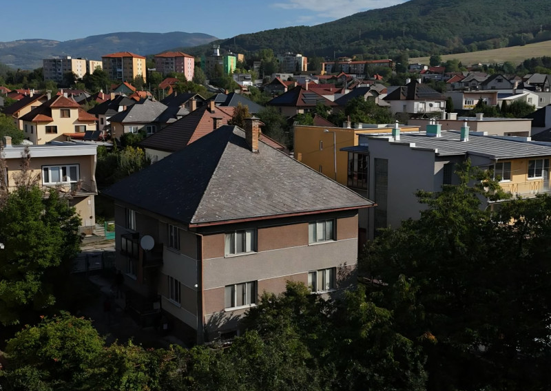 RODINNÝ DOM V ROŽŇAVE-PRIESTOR,KTORÝ SI VYTVORÍTE PODĽA SEBA - fotografia 1