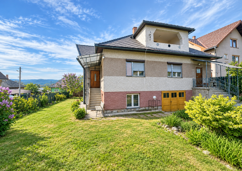 INVESTIČNÁ PRÍLEŽITOSŤ V BETLIARI – RODINNÝ DOM 260 m² S POTENCIÁLOM APARTMÁNOV - fotografia 1