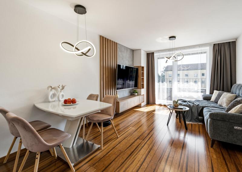 Kompletne zariadený 2,5-izbový byt s parkovaním pri centre Popradu - fotografia 3