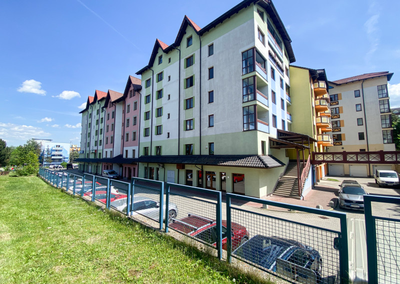 Reprezentatívny nebytový priestor s rozlohou 125 m² v centre Popradu - fotografia 1