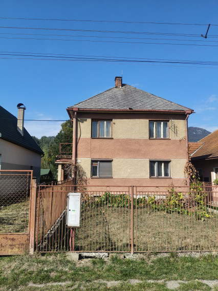Rodinný dom v obci Lisková pri Ružomberku – na rekonštrukciu - fotografia 1