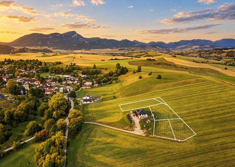 Stavebné pozemky v krásnej lokalite - Liptovská Štiavnica - fotografia 1