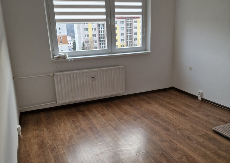 Predaj 3 izbového bytu s balkónom v Revúcej. Znížená cena. - fotografia 3